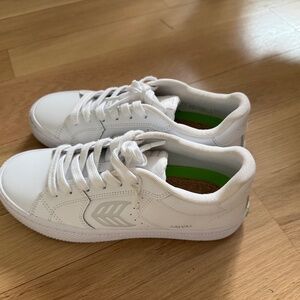 CARIUMA Salvas: Like new Size 8.5